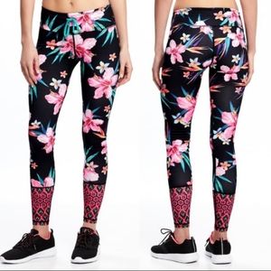 Old Navy Active Black Tropical Floral Leggings